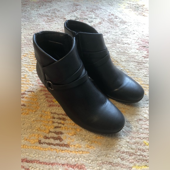 Kim Rogers | Black “Rachel” Ankle Bootie - Picture 2 of 9